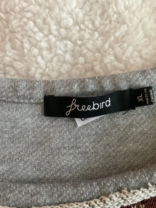 Sweaters - Picture 4 of 4